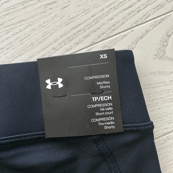 Under Armour Black Athletic Shorts with Compression Fit - Picture 4 of 5